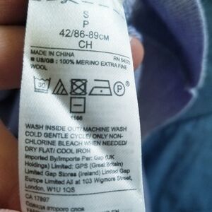 Banana Republic Vee Neck Sweater Extra Fine Merino Wool Blue Lavender S